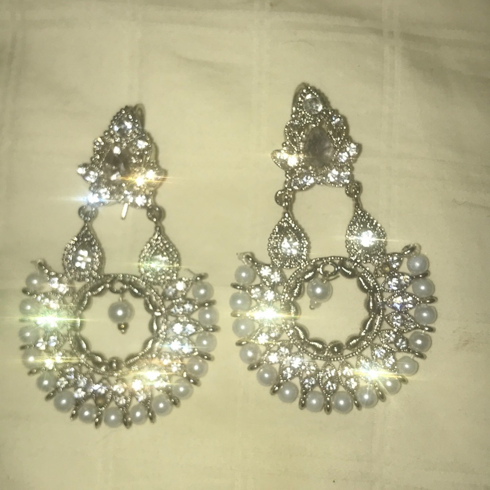 Beautiful earrings. Pictures don’t do them justice